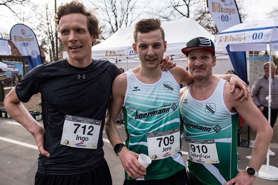 Platz 1 bis 3 auf der Kurzstrecke gingen an Läufer des SV Teuto Riesenbeck (v.l.): Ingo Westermann (Zweiter), Sieger Jens Spinneker und Sebastian Paetzke.
